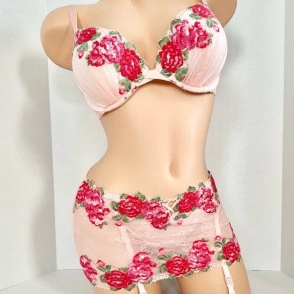 Vintage Victoria's Secret lace  Floral Garter Belt Thong .+ Thong Bra Set 38D, L